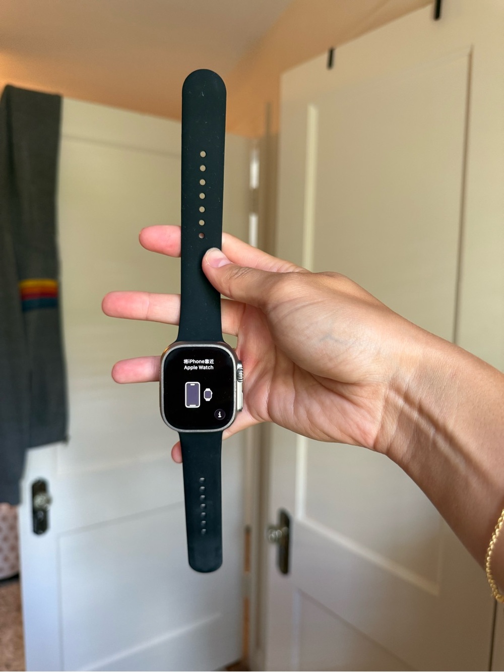 Apple Watch Ultra 49MM titanium and ceramic case, sapphire crystal - 2 bands